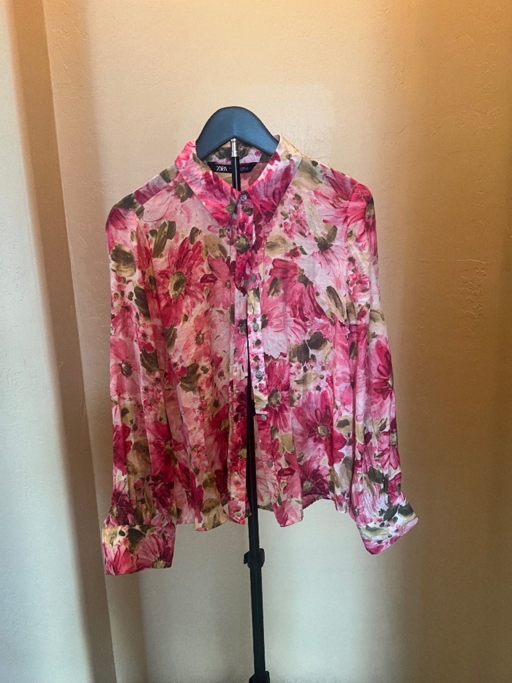 Zara soft pink flower blouse like new S